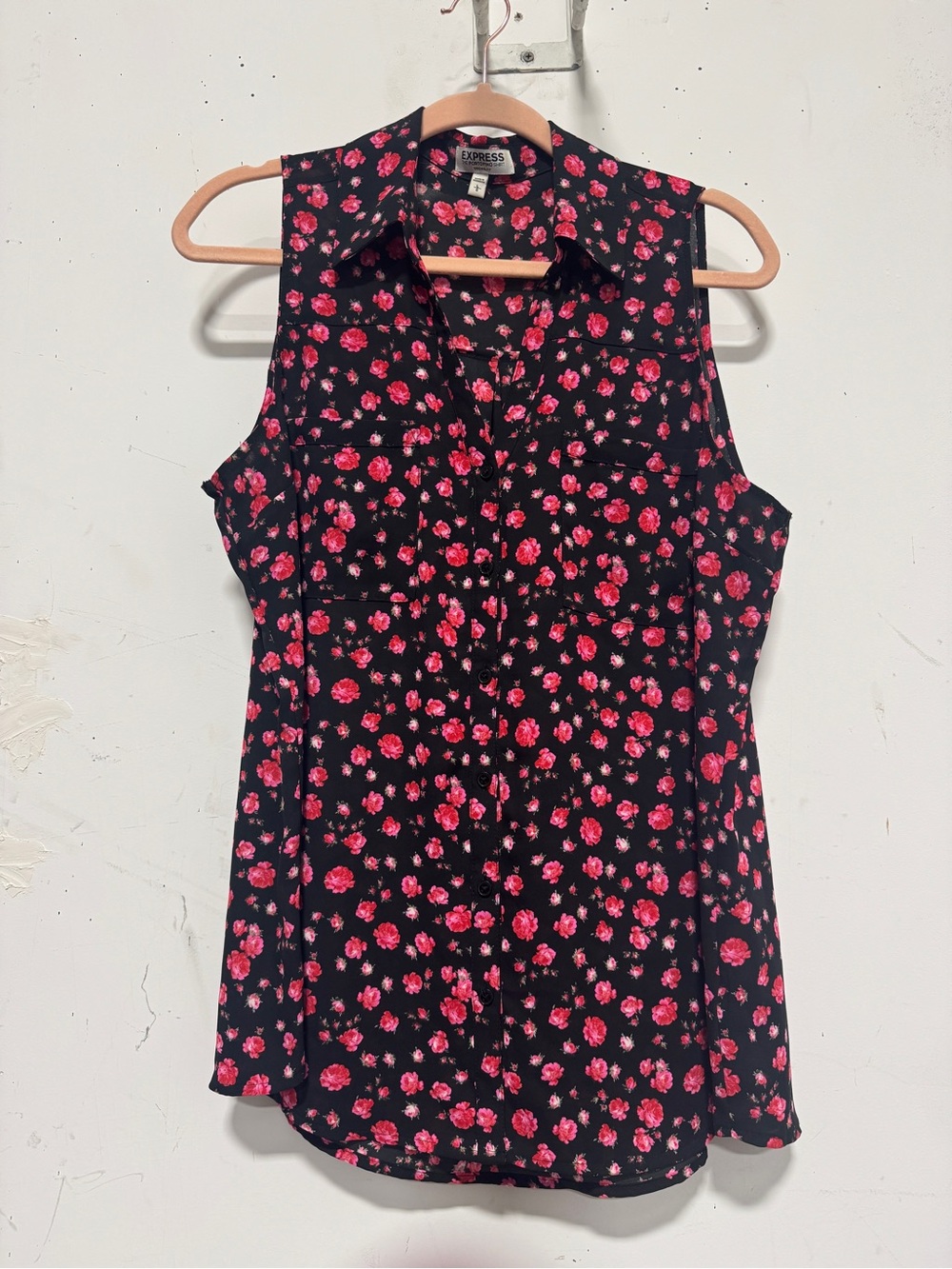 Express Women’s L Black Pink Floral Sleeveless Button Down